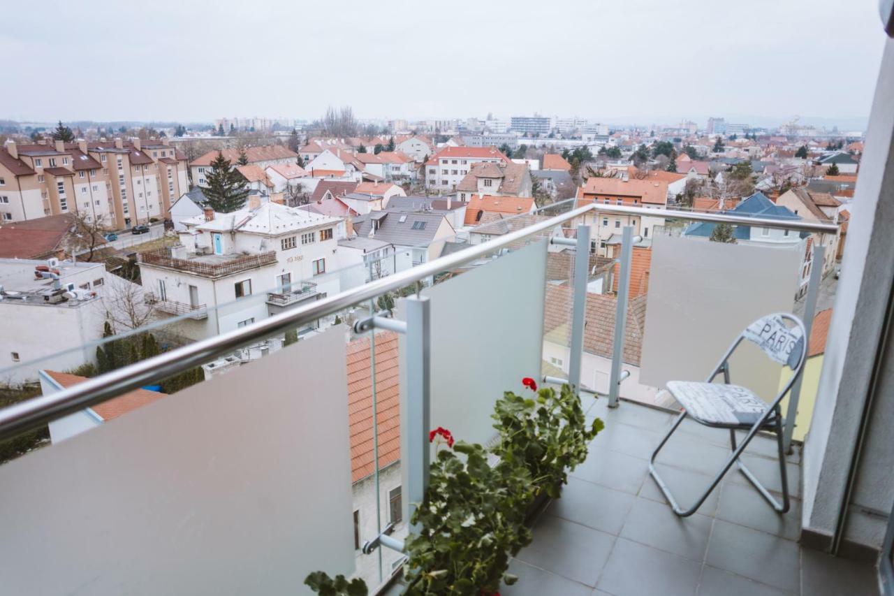Design Apartment, The City Centre Close To The Health Spa Piest'any Exterior photo