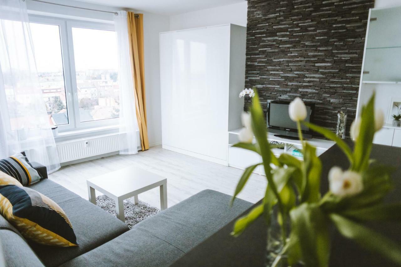 Design Apartment, The City Centre Close To The Health Spa Piest'any Exterior photo