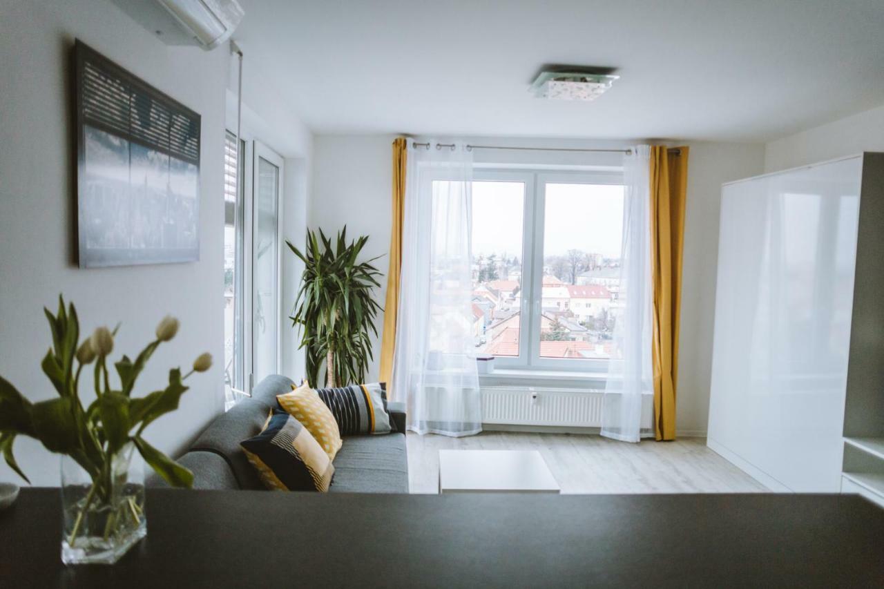 Design Apartment, The City Centre Close To The Health Spa Piest'any Exterior photo